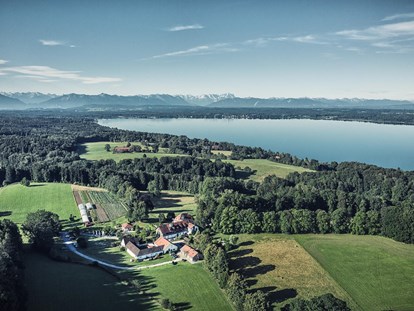 Nature hotel - Energieversorgung: 100 % Ökostrom - Drohnenbild Biohotel Schlossgut Oberambach - Schlossgut Oberambach