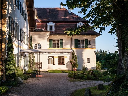Nature hotel - Energieversorgung: 100 % Ökostrom - Haupteingang Biohotel Schlossgut Oberambach - Schlossgut Oberambach