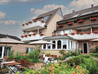 Naturhotel - Pool - Teutoburger Wald - Außenansicht - Bio-Hotel Melter