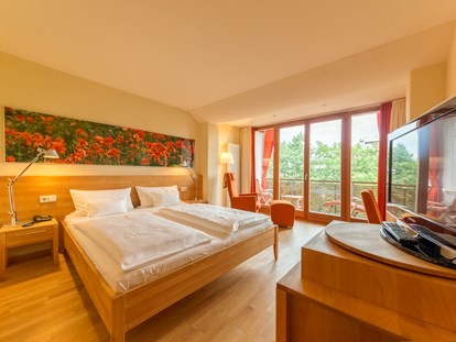 Naturhotel - Aktivurlaub möglich - Bayern - Doppelzimmer "Relax" (ca. 30 qm) zur Gartenseite - Bio-Thermalhotel Falkenhof