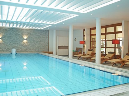 Nature hotel - Preisklasse: € - Salzwasserpool 29°C (6x10 m) - Bio-Thermalhotel Falkenhof