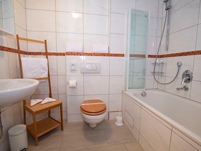 Nature hotel - Preisklasse: € - Badezimmer - Berghüs Schratt