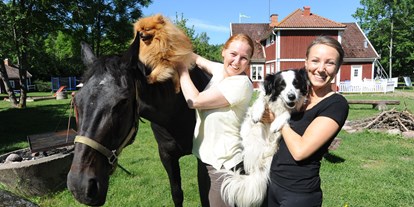 Naturhotel - Wellness - Vimmerby - Hunde und Pferde. - Lilla Sverigebyn