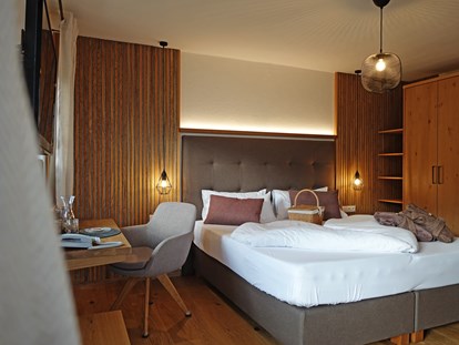 Nature hotel - Rezeption: 10 h - Unser neues Panorama-Doppelzimmer Wildrose lädt zum Verweilen ein.  - moor&mehr Bio-Kurhotel