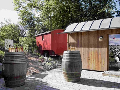 Naturhotel - Müllmanagement: Mehrweg-Geschirr - Hessen Nord - Der Apfelhof mit Schafsbrause und Schäferwagen-Sauna - krenzers rhön: Hotel + Apfelweingut + Bio-Landwirtschaft