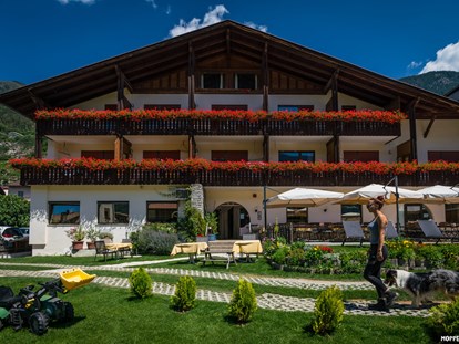 Naturhotel - BIO HOTELS® certified - Südtirol - Meran - BIO HOTEL Landhotel Anna:  - Landhotel Anna & Reiterhof Vill