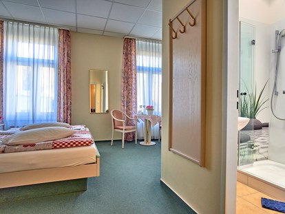 Nature hotel - Energieversorgung: 100 % Ökostrom - BIO HOTEL Amadeus: Doppelzimmer Bahnseite - Biohotel Amadeus