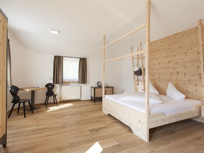 Naturhotel - Hoteltyp: BIO-Urlaubshotel - Marling - BIO HOTEL Pennhof: Zimmer Laureus - Pennhof – Der Weg zu mir