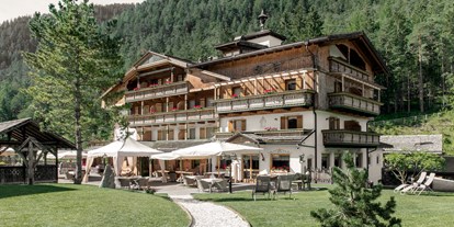 Naturhotel - Auszeichnung / Zertifikat / Partner: Mitglied Verein BIOHOTELS® - Südtirol - Bozen - BIO HOTEL Aqua Bad Cortina: Außenansicht - Aqua Bad Cortina & thermal baths