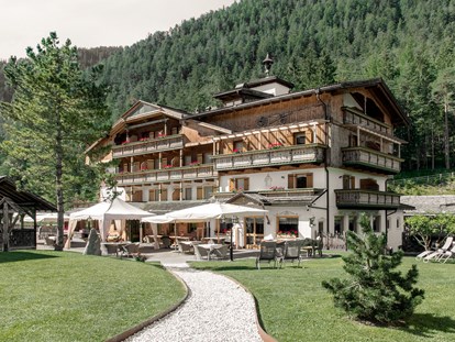 Naturhotel - Umgebungsschwerpunkt: Fluss - BIO HOTEL Aqua Bad Cortina: Außenansicht - Aqua Bad Cortina & thermal baths