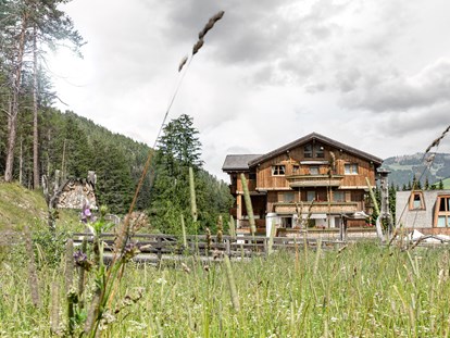 Naturhotel - barrierefrei: Barrierefreies Hotel - Am Fluss-und Waldrand, wo die Wanderungen starten - Aqua Bad Cortina & thermal baths