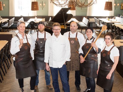 Naturhotel - Bezahlsysteme: Bar - Vogt - Unser Küchen-Team heißt Sie herzliche Willkommen - BIO-Adler im schönen Allgäu