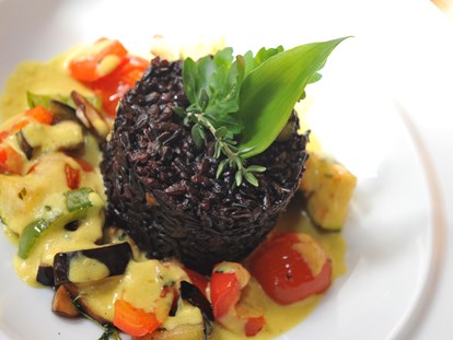 Naturhotel - Hoteltyp: Bio-Restaurant - Veganes Gemüse-Cocos-Curry mit schwarzem italienischen Reis - BIO-Adler im schönen Allgäu