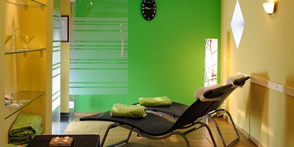 Naturhotel - BIO HOTELS® certified - Mals - BIO HOTEL Stillebach: Entspannen am Kneippbecken - Biohotel Stillebach