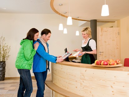 Naturhotel - 100% bio-zertifiziert - Bizau - Mattlihüs Lobby - Biohotel Mattlihüs in Oberjoch