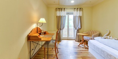 Nature hotel - Massagen - Obsteig - Zimmer Komfort Einzelzimmer - Balkon - SEINZ Wisdom Resort - vegan/vegt. Biohotel & Seminarzentrum