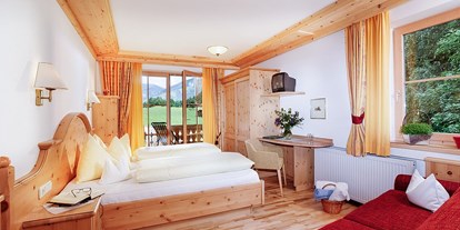 Naturhotel - Sonnenterrasse - Hinterglemm - Zimmer mit herrlichem Blick auf die Berge - Landhotel Gut Sonnberghof