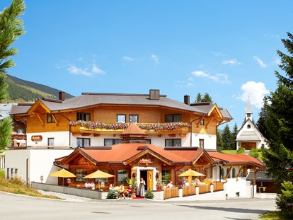 Naturhotel - Bio-Restaurant (nur für Hotelgäste): Restaurant für Hotelgäste - Mittersill - Sommeransicht - Biohotel Castello