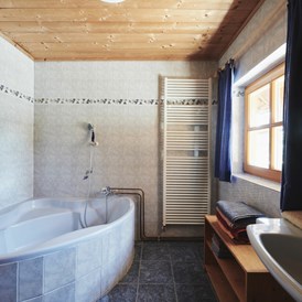 Biohotel: Badezimmer in der Sonnenwohnung im Waldhaus - Naturhaus Lehnwieser